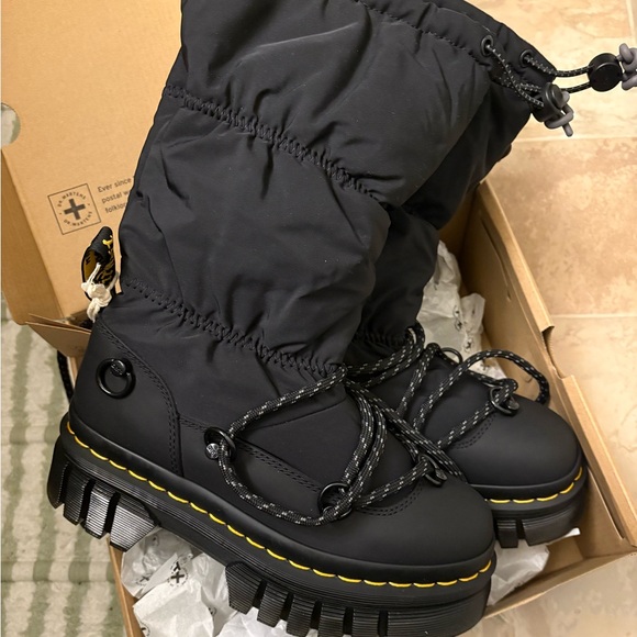 DR Martens Audrick Hi Puffer Boots - Picture 3 of 7